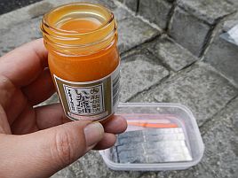 怖い物見たさ改め臭い物嗅ぎたさ？ 「いか原油」で臭餌作り