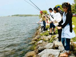 中日新聞_外来魚を減らせ！！　琵琶湖岸で釣り大会
