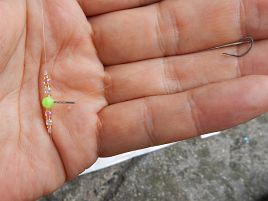 ハリス止めの穴が大きくなったら針がちゃんと上を向くの？