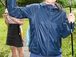 なんちゃって渓流釣りでオショロコマと子供に遊んでもらう