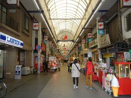 明石焼き、いかなご釘煮、ぺったん焼、穴子串を魚の棚で