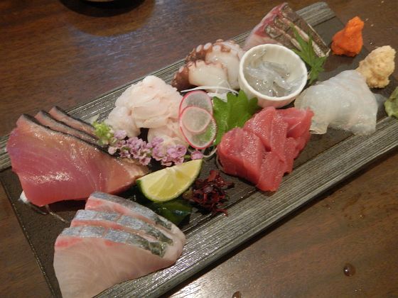 難波居酒屋のお刺身は安くて美味いの代表、嬉々わらまさ