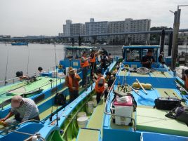 ゲストはサバだけ…八景沖でアジ入れ食いの午後アミ五目