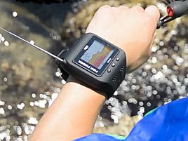 水深45メートルまで対応した腕時計型魚探がめっちゃ欲しい