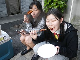 【コロナで自粛】陽気がよいので玄関先で焼き鳥屋さん開店