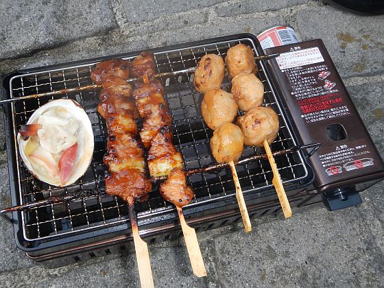 【コロナで自粛】陽気がよいので玄関先で焼き鳥屋さん開店