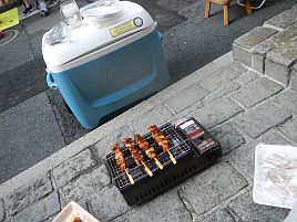 【コロナで自粛】陽気がよいので玄関先で焼き鳥屋さん開店