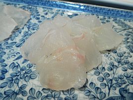 熟アマダイ刺し4種食べ比べ。炙った松皮造りが最高だった