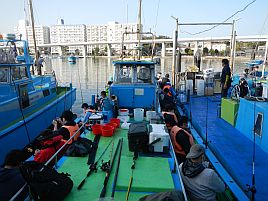 春の海に癒し求め午前メバル・午後アジでひねもすリレー♪