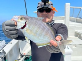 25cmが小さく見える尺超え×2で夏カイワリ攻略の糸口!?