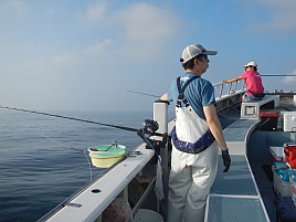 隣でキハダ26キロ＋カツオ3.6キロ…でも、僕はノーピク