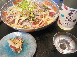 さっぱり夏カツオは薬味たっぷりタタキで食うのが最高だね