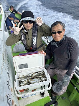 夫婦そろって束超え…合わせてアジ242匹って粂丸の奇跡？