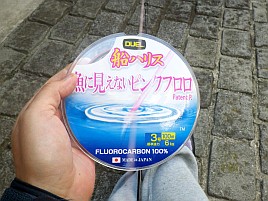 目のいいメバル対策で先糸も魚に見えないピンクフロロ装着