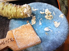 肉厚で脂がじゅわりとデカムツ食べると尺前後は物足りない