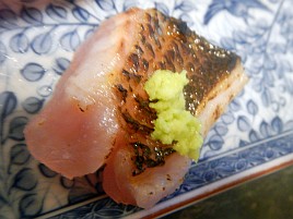 クロムツの炙り刺しとわさびの相性は抜群じゃないかと思う