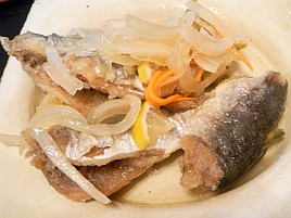 頭からバリバリ。南蛮漬けはやはり小アジの方が美味いぞ