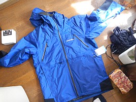 いろいろ便利な気がするモンベルの海釣り用防寒防水ウェア