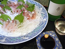 豚アジ刺し…大きすぎるアジは脂の乗りがとはもう言わない