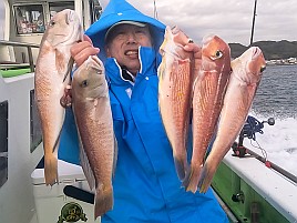 シロアマ2＋アマダイ3のすぐ隣でポニョのみだった釣り納め