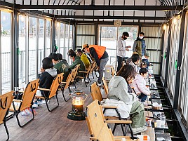 渋谷から河口湖駅までバスで2時間。ドーム船でワカサギ!?