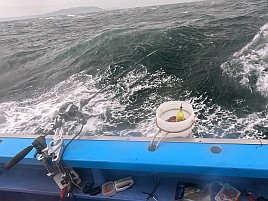 洲崎沖は聞いてないよ～な時化と速潮でイサキ釣れずチーン